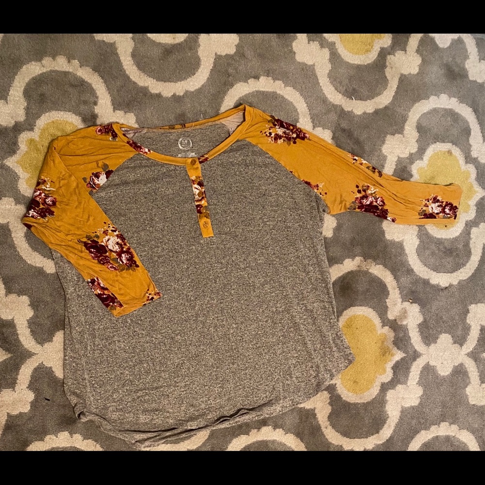 Floral 3/4 length sleeved maurices shirt!